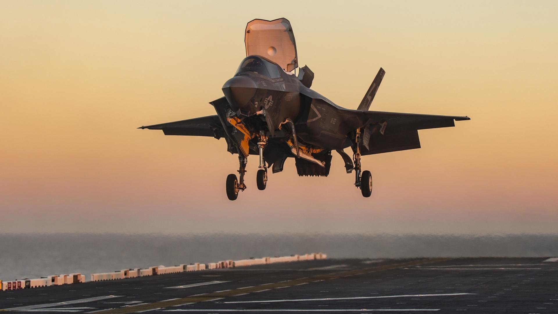 公牛击败森林狼，常规赛巅峰对决中德罗赞带伤作战，公牛赞助的比赛