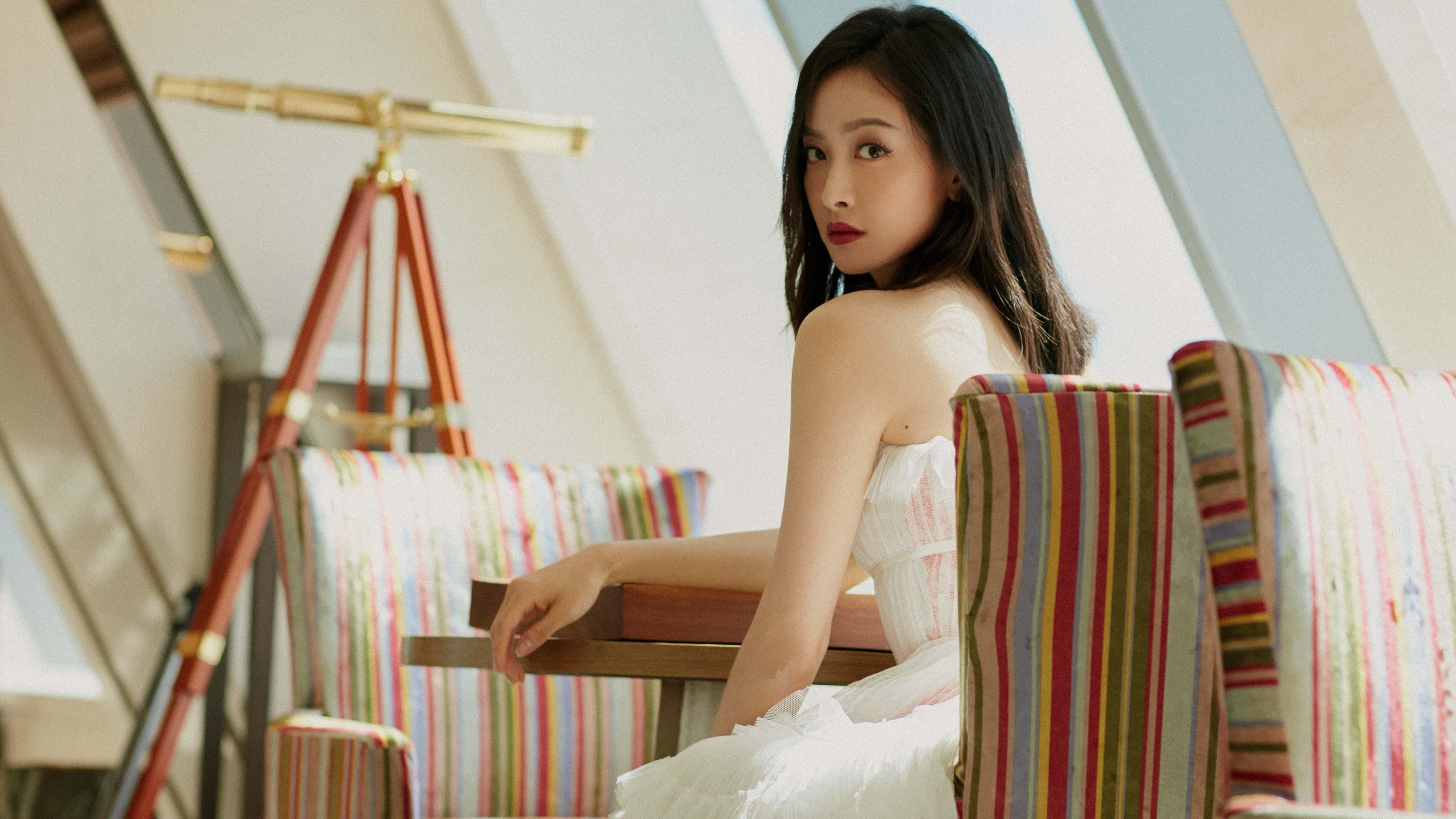 Kaiyun官方登录入口-托桑·埃夫布奥姆万成为NBA未来之星，埃托奥和布冯相视一笑