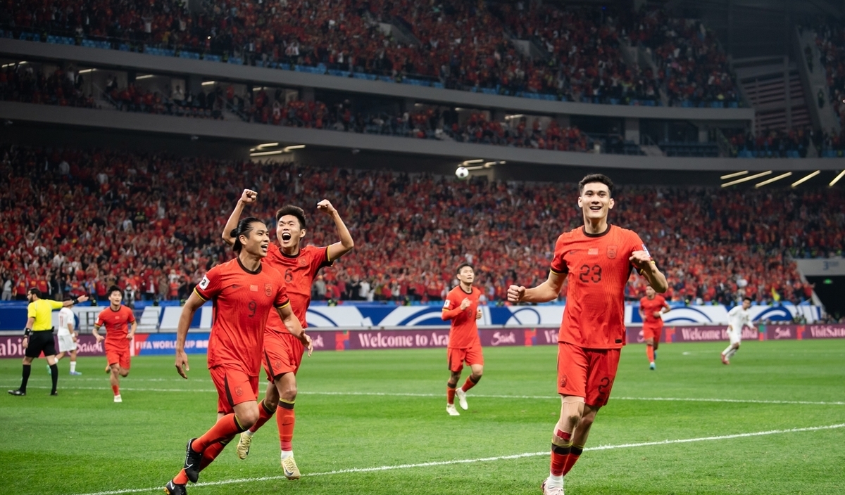 关于开云体育:世界杯预选赛激战正酣，各路豪强争夺出线权的信息