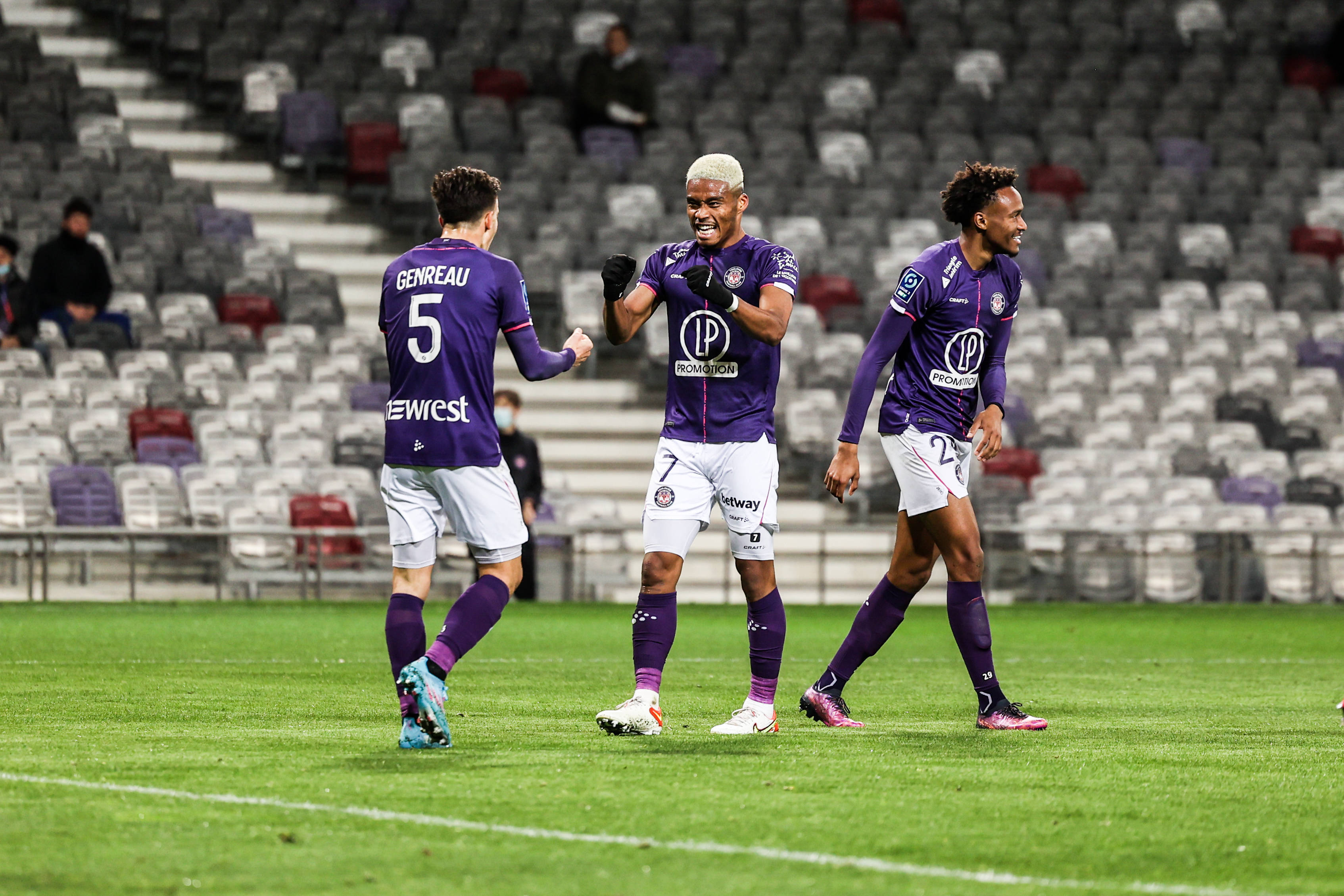 KAIYUN 中国大陆-包含开云体育：法甲巴黎FC的进攻风格与战术演变的词条